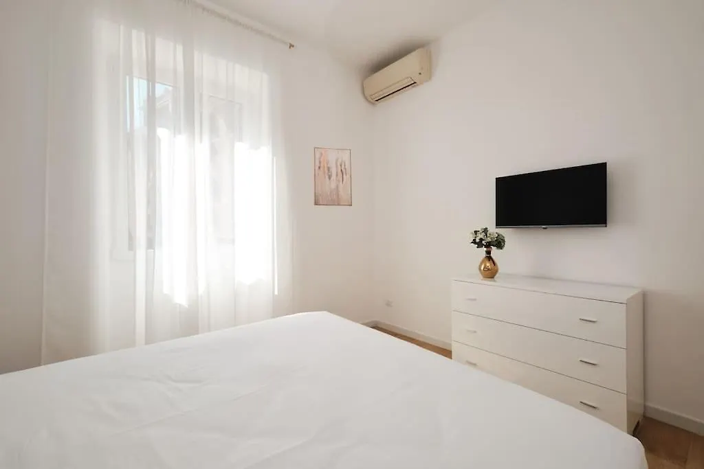 Apartment 20 Minuti Vaticano - Nido Romano Shopping Folkoristico Italy